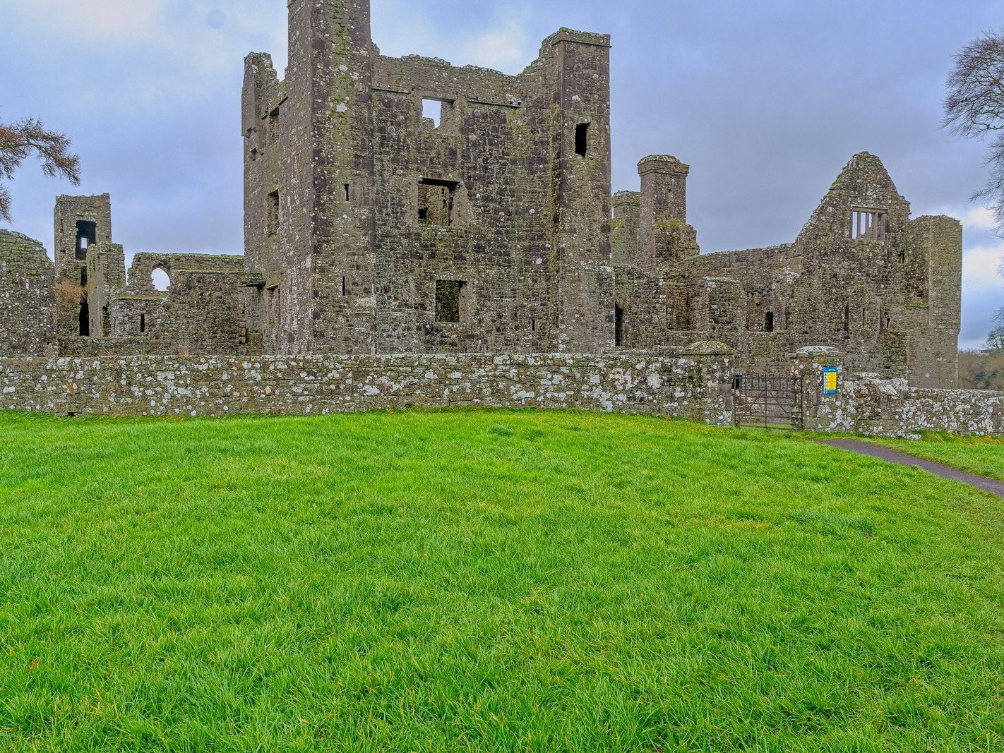 BECTIVE ABBEY WHICH I VISITED LAST CHRISTMAS [THERE WERE NO OTHER VISITORS AS IT WAS A VERY WET DAY]--225208-1