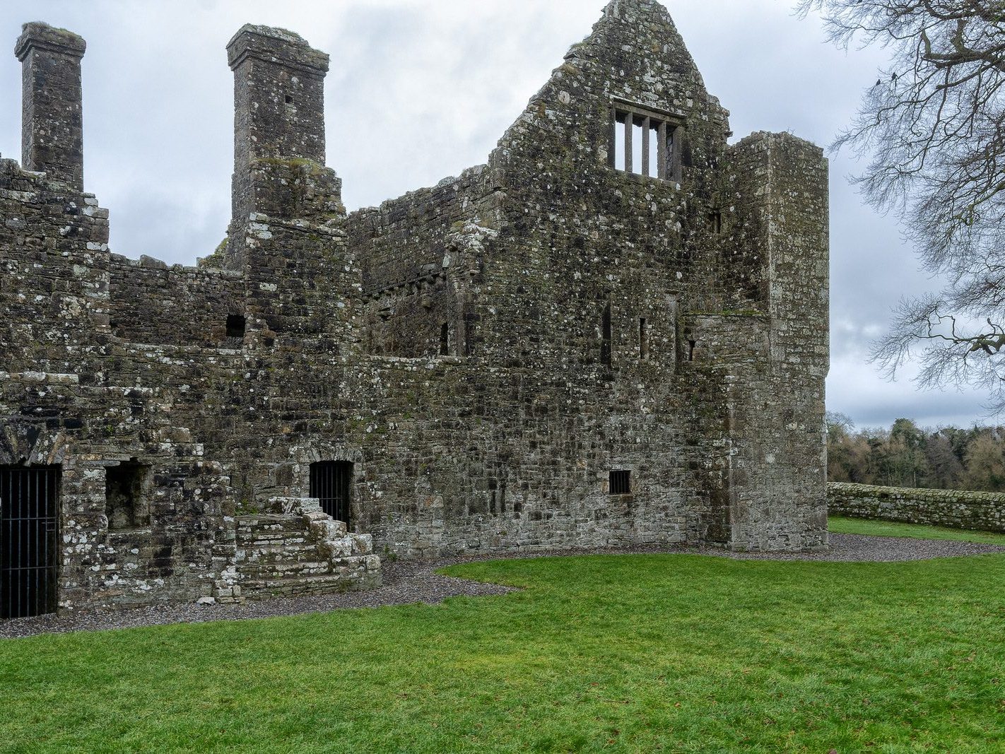 BECTIVE ABBEY WHICH I VISITED LAST CHRISTMAS [THERE WERE NO OTHER VISITORS AS IT WAS A VERY WET DAY]--225211-1