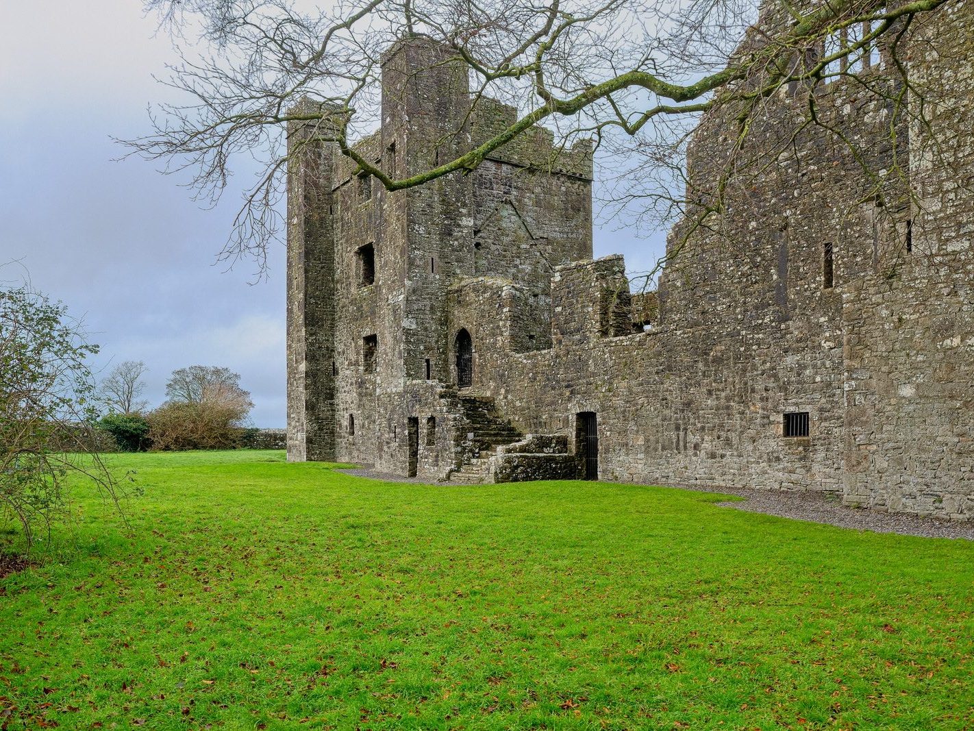 BECTIVE ABBEY WHICH I VISITED LAST CHRISTMAS [THERE WERE NO OTHER VISITORS AS IT WAS A VERY WET DAY]--225213-1