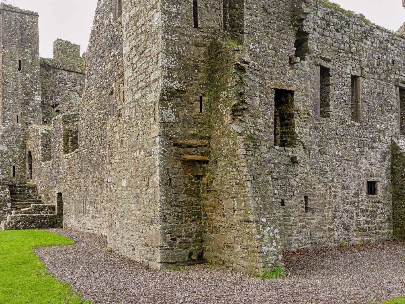 BECTIVE ABBEY WHICH I VISITED LAST CHRISTMAS [THERE WERE NO OTHER VISITORS AS IT WAS A VERY WET DAY]--225216-1