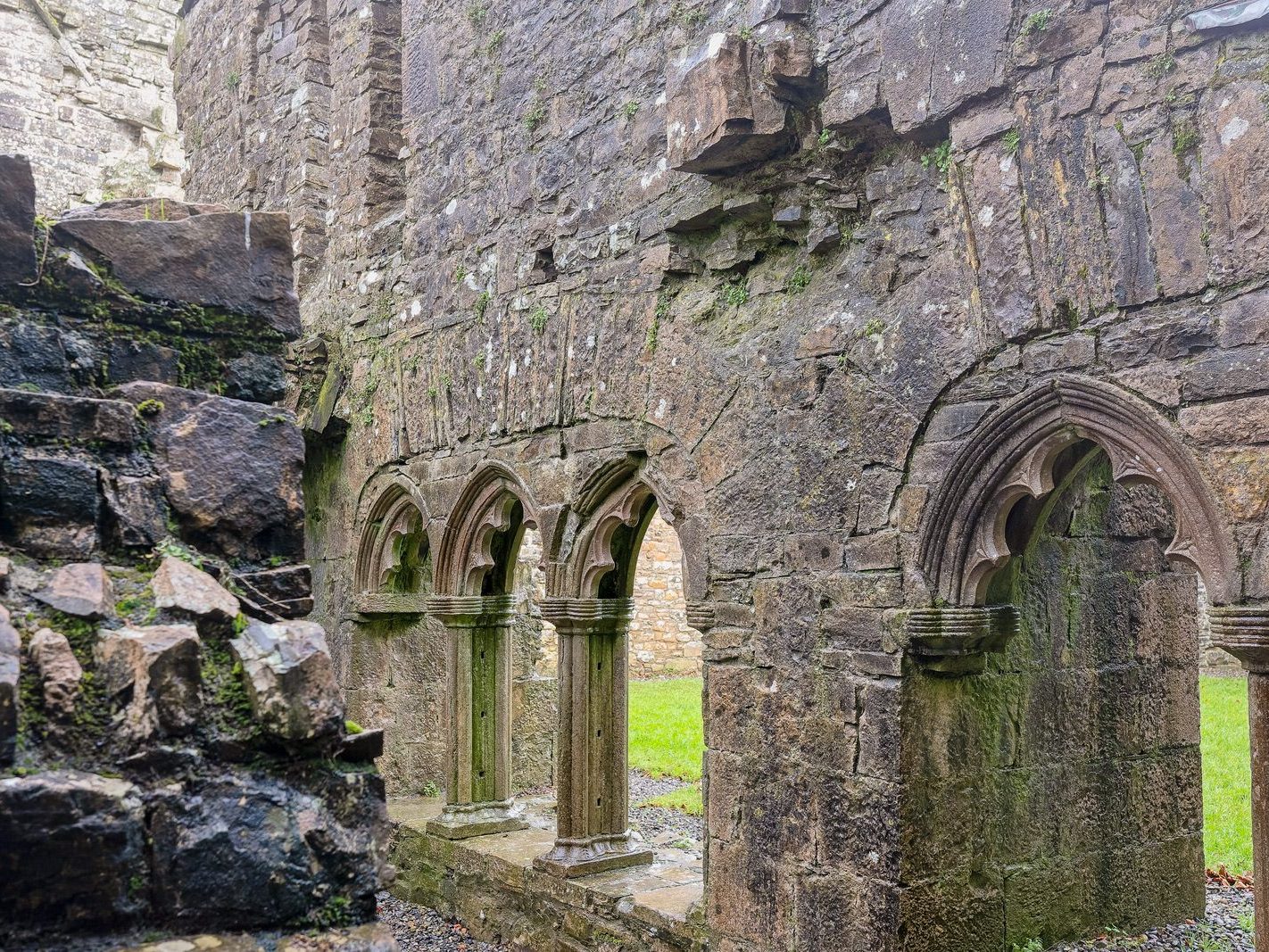 BECTIVE ABBEY WHICH I VISITED LAST CHRISTMAS [THERE WERE NO OTHER VISITORS AS IT WAS A VERY WET DAY]--225230-1