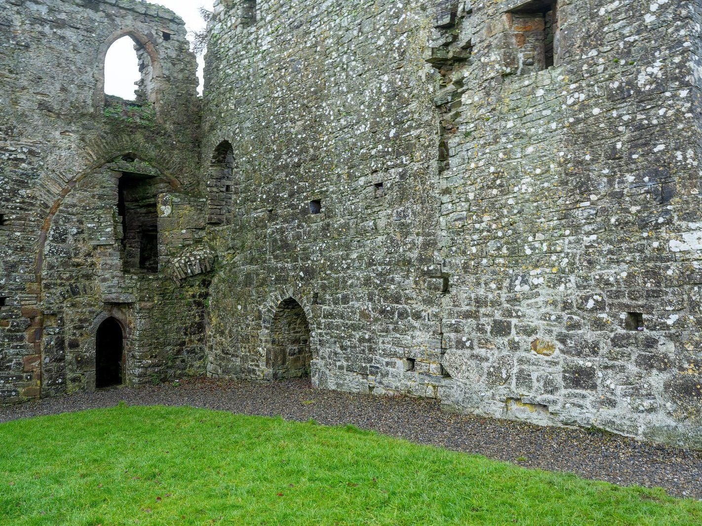 BECTIVE ABBEY WHICH I VISITED LAST CHRISTMAS [THERE WERE NO OTHER VISITORS AS IT WAS A VERY WET DAY]--225246-1