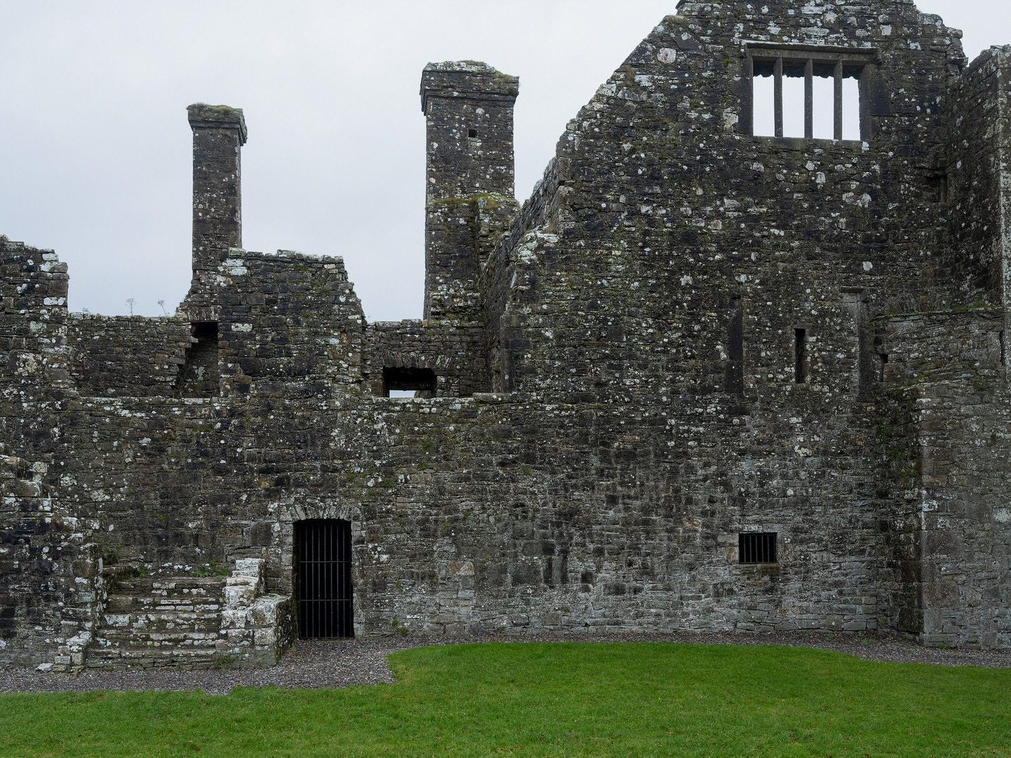 BECTIVE ABBEY WHICH I VISITED LAST CHRISTMAS [THERE WERE NO OTHER VISITORS AS IT WAS A VERY WET DAY]--225256-1