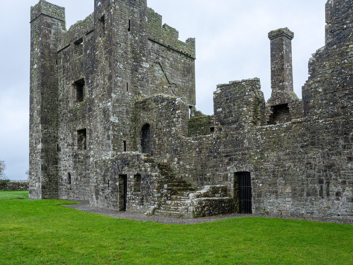 BECTIVE ABBEY WHICH I VISITED LAST CHRISTMAS [THERE WERE NO OTHER VISITORS AS IT WAS A VERY WET DAY]--225257-1