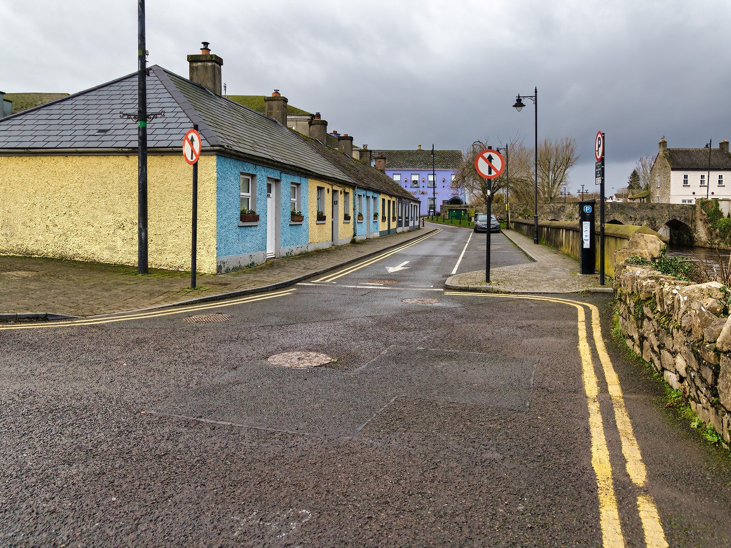 BOYNE COTTAGES [AREA OF TRIM NEAR TO THE OLDEST BRIDGE IN IRELAND]-226423-1