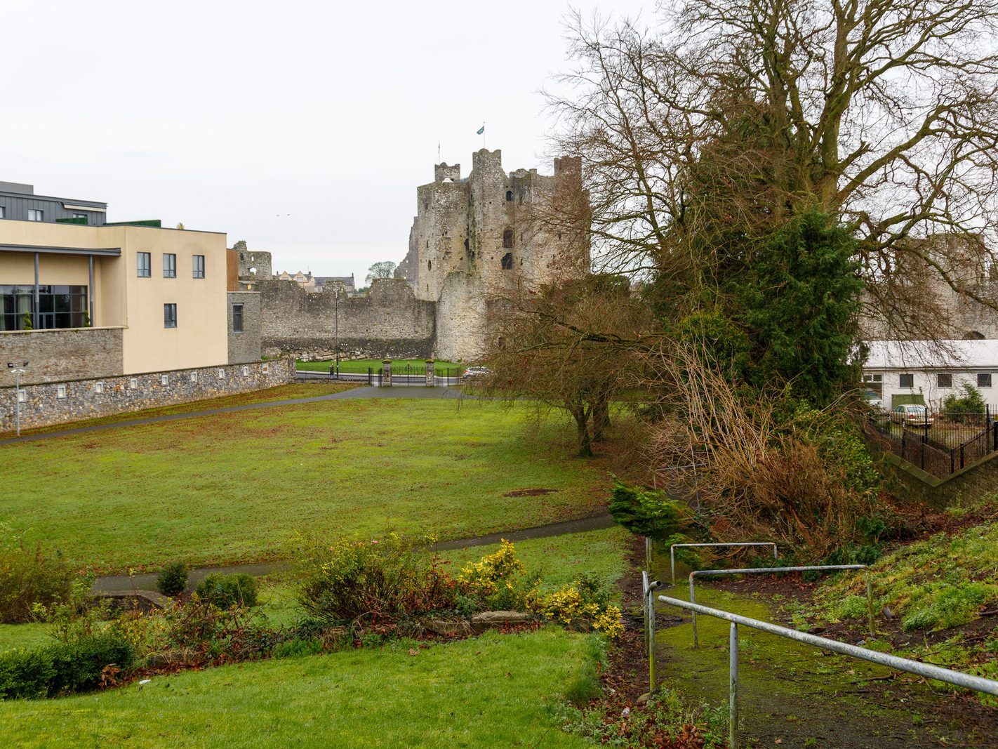 ON ST STEPHEN'S DAY I VISITED THE SOUTH BANK IN ORDER TO PHOTOGRAPH TRIM CASTLE [26 DECEMBER 2023]-226495-1