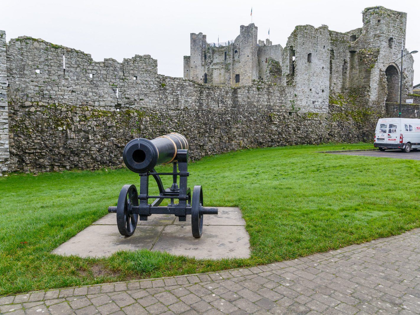 ON ST STEPHEN'S DAY I VISITED THE SOUTH BANK IN ORDER TO PHOTOGRAPH TRIM CASTLE [26 DECEMBER 2023]-226504-1