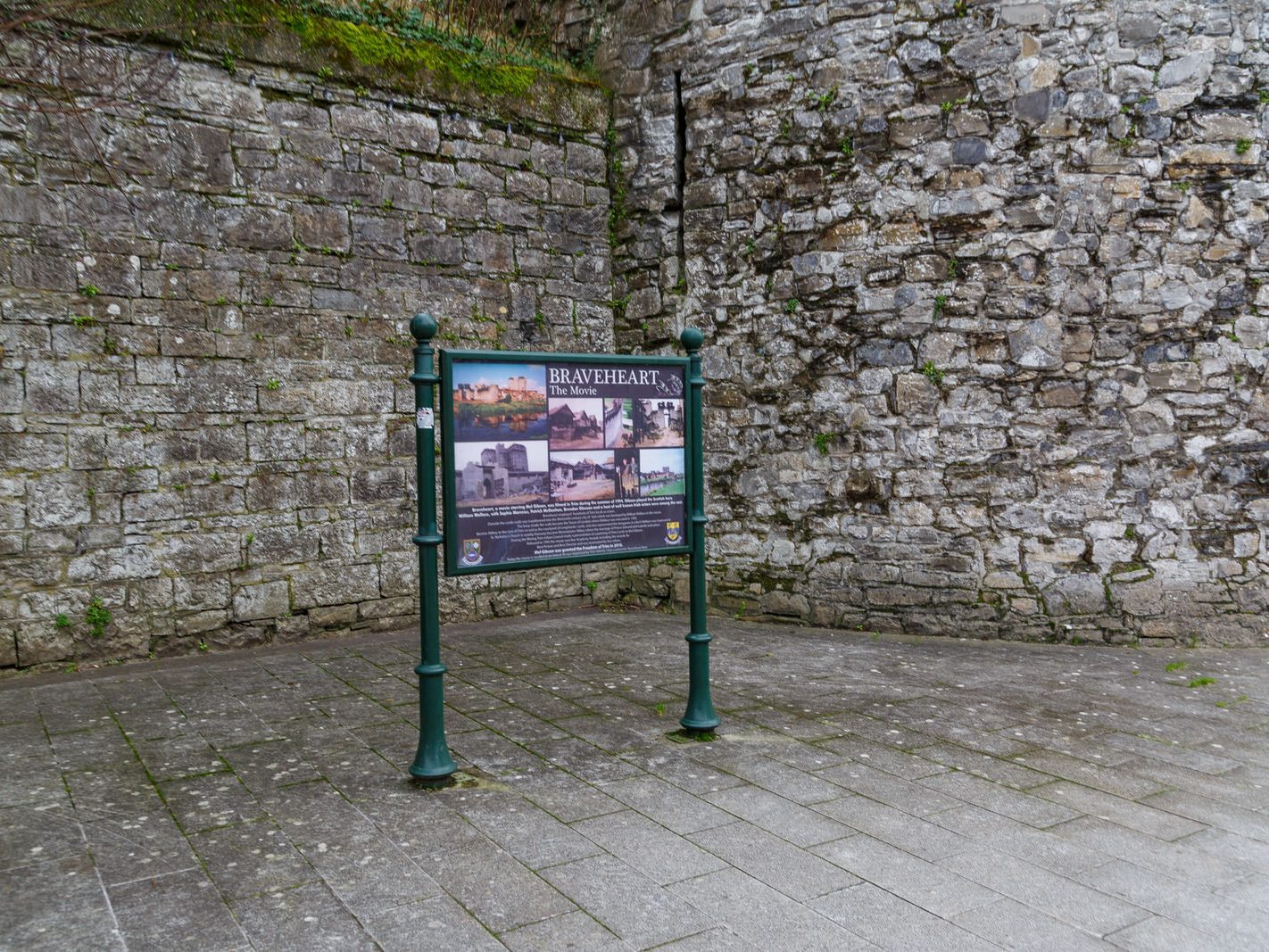 ON ST STEPHEN'S DAY I VISITED THE SOUTH BANK IN ORDER TO PHOTOGRAPH TRIM CASTLE [26 DECEMBER 2023]-226522-1