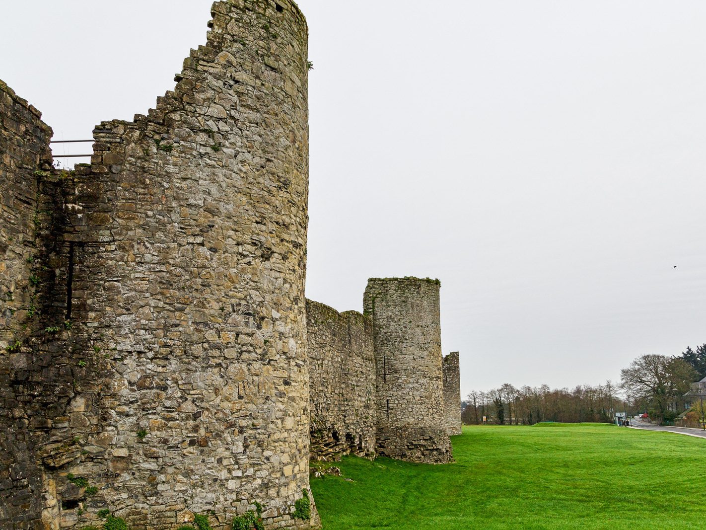 ON ST STEPHEN'S DAY I VISITED THE SOUTH BANK IN ORDER TO PHOTOGRAPH TRIM CASTLE [26 DECEMBER 2023]-226526-1