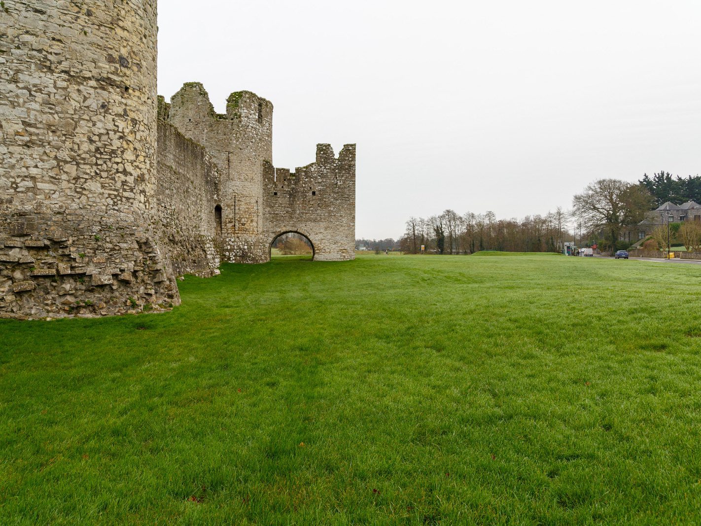 ON ST STEPHEN'S DAY I VISITED THE SOUTH BANK IN ORDER TO PHOTOGRAPH TRIM CASTLE [26 DECEMBER 2023]-226528-1