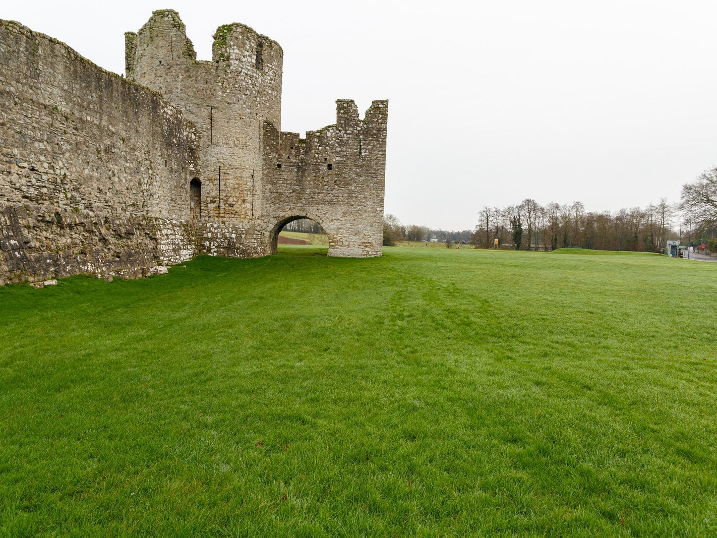 ON ST STEPHEN'S DAY I VISITED THE SOUTH BANK IN ORDER TO PHOTOGRAPH TRIM CASTLE [26 DECEMBER 2023]-226529-1