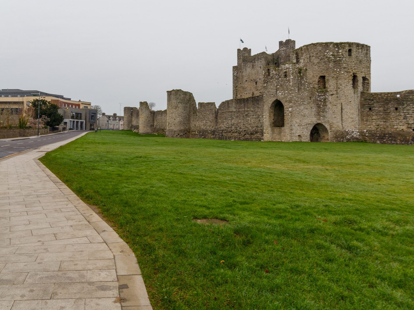 ON ST STEPHEN'S DAY I VISITED THE SOUTH BANK IN ORDER TO PHOTOGRAPH TRIM CASTLE [26 DECEMBER 2023]-226534-1