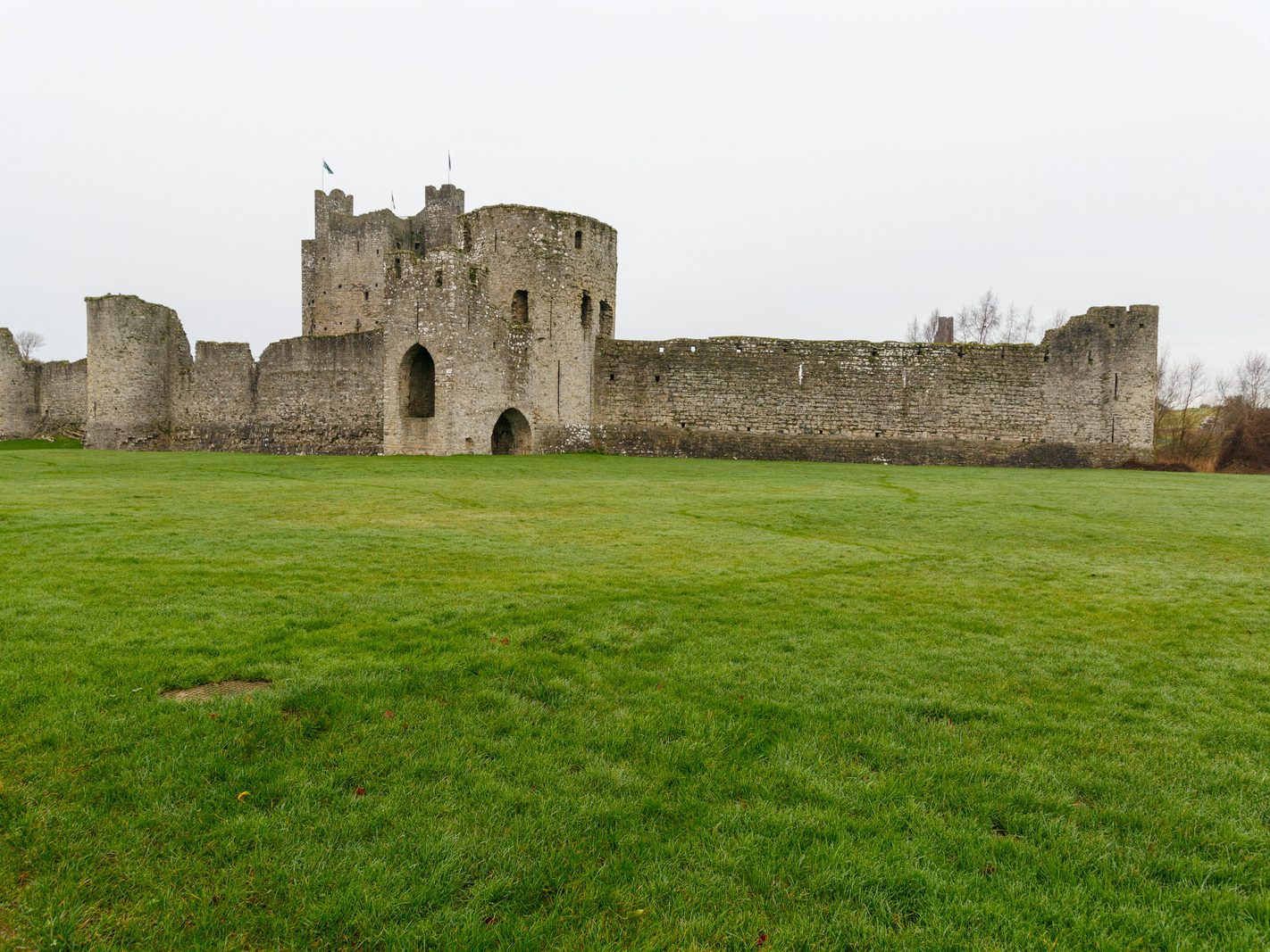 ON ST STEPHEN'S DAY I VISITED THE SOUTH BANK IN ORDER TO PHOTOGRAPH TRIM CASTLE [26 DECEMBER 2023]-226536-1
