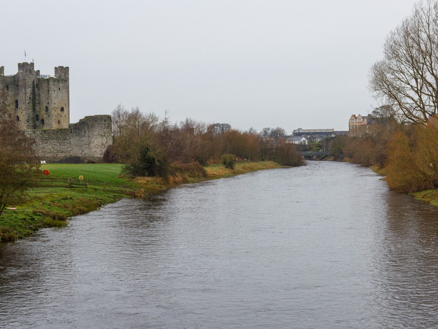 ON ST STEPHEN'S DAY I VISITED THE SOUTH BANK IN ORDER TO PHOTOGRAPH TRIM CASTLE [26 DECEMBER 2023]-226537-1