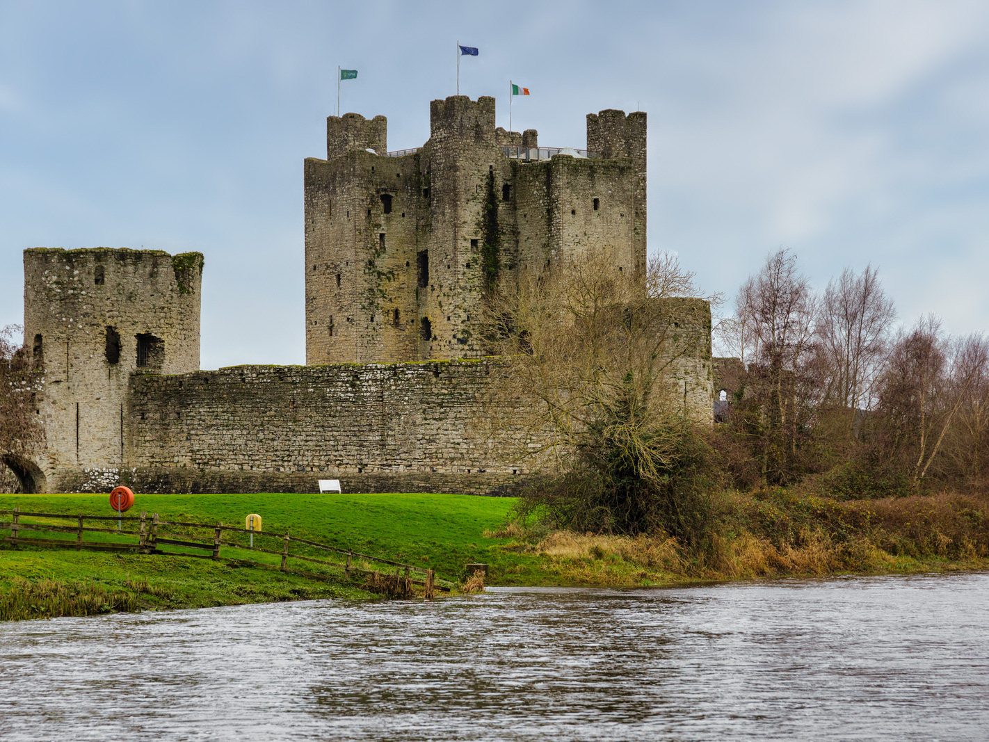 TRIM CASTLE AS SEEN FROM THE NORTH SIDE OF THE BOYNE [CHRISTMAS DAY 2023]-226470-1