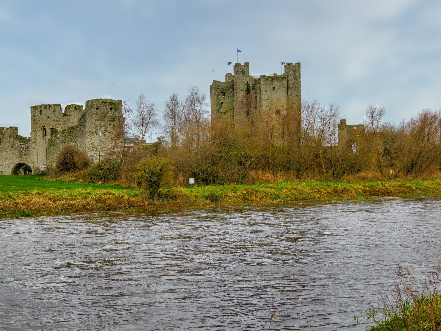 TRIM CASTLE AS SEEN FROM THE NORTH SIDE OF THE BOYNE [CHRISTMAS DAY 2023]-226471-1