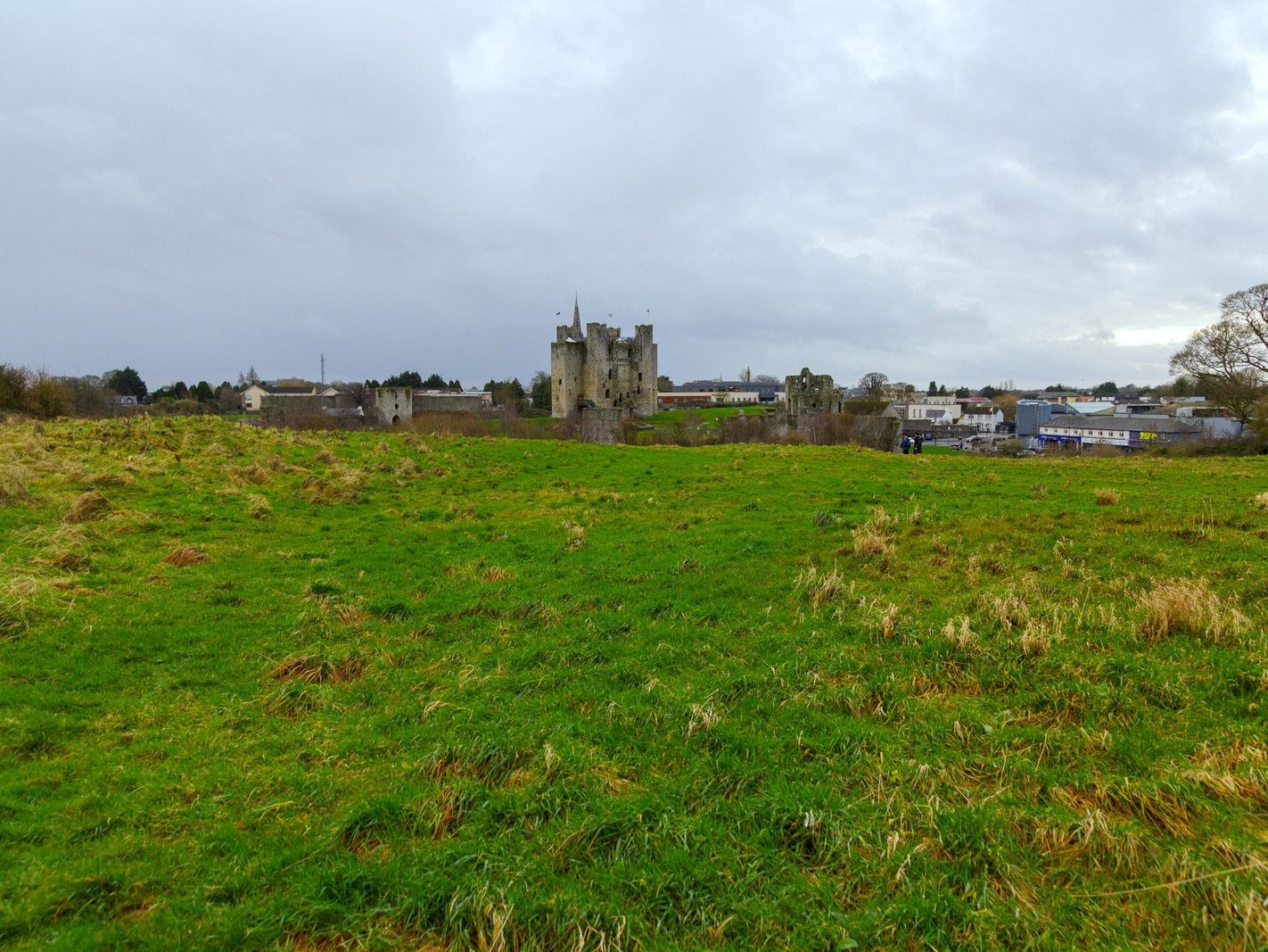 TRIM CASTLE AS SEEN FROM THE NORTH SIDE OF THE BOYNE [CHRISTMAS DAY 2023]-226482-1
