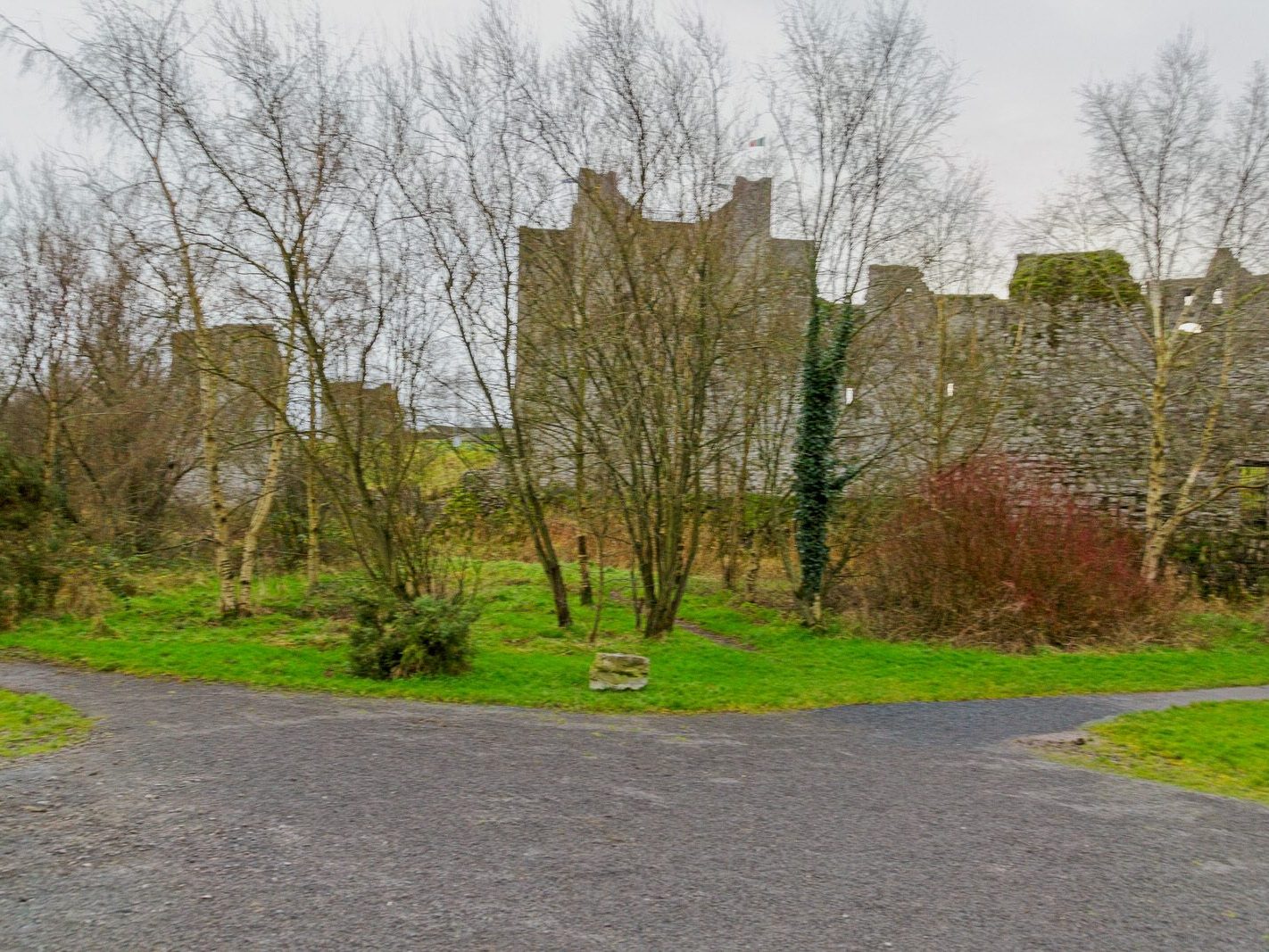 TRIM CASTLE AS SEEN FROM THE NORTH SIDE OF THE BOYNE [CHRISTMAS DAY 2023]-226490-1