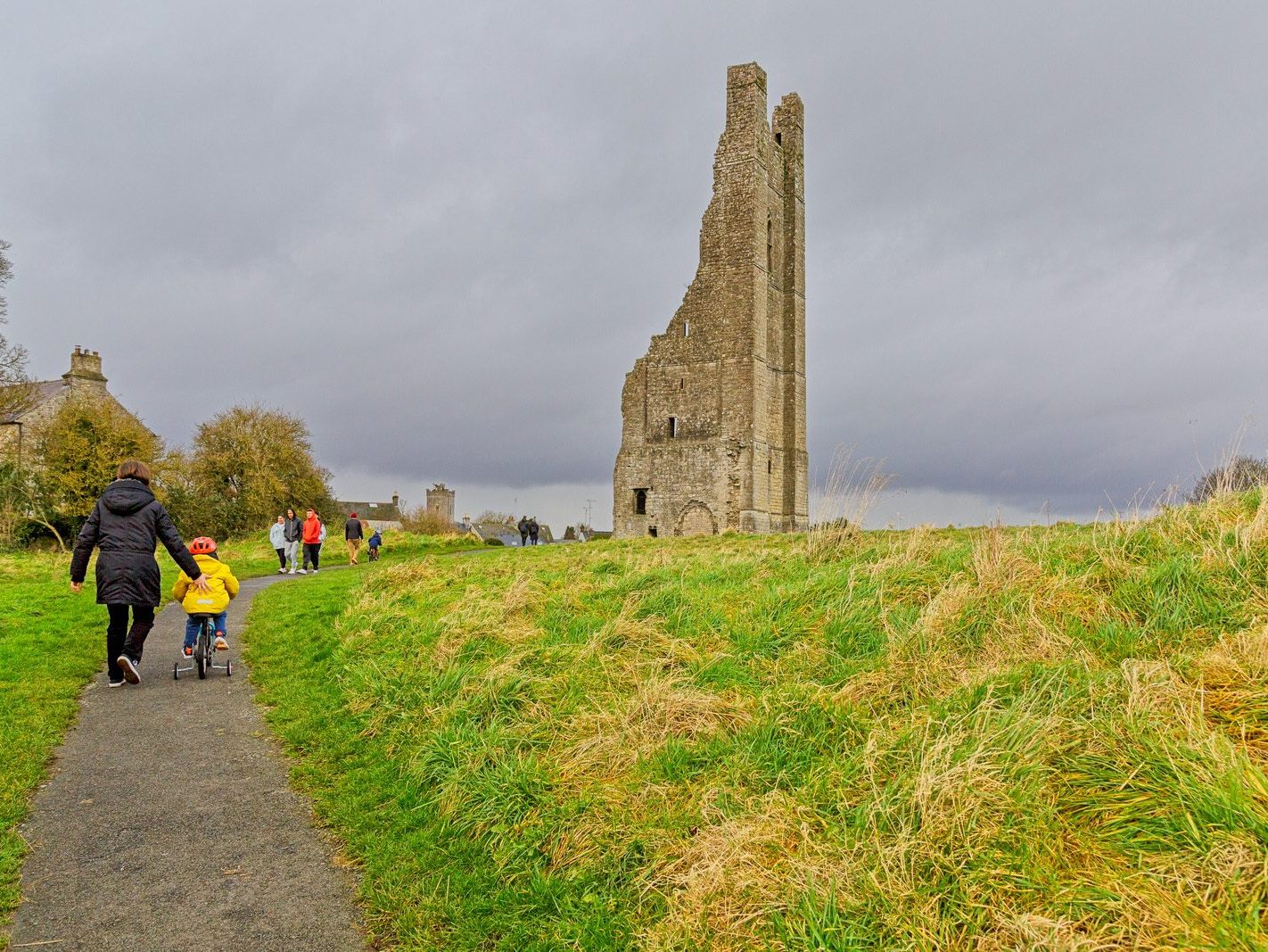 THE YELLOW STEEPLE DOMINATES THE TOWN OF TRIM [ALSO KNOWN AS ST MARYS ABBEY]-226751-1