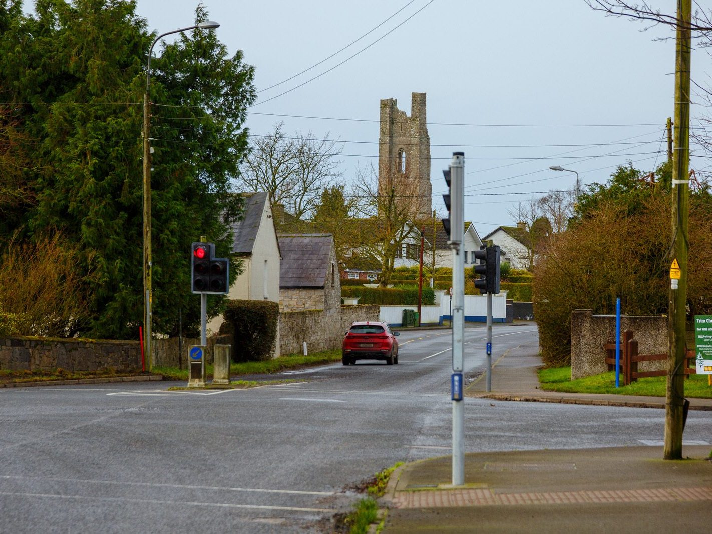 THE YELLOW STEEPLE DOMINATES THE TOWN OF TRIM [ALSO KNOWN AS ST MARYS ABBEY]-226756-1