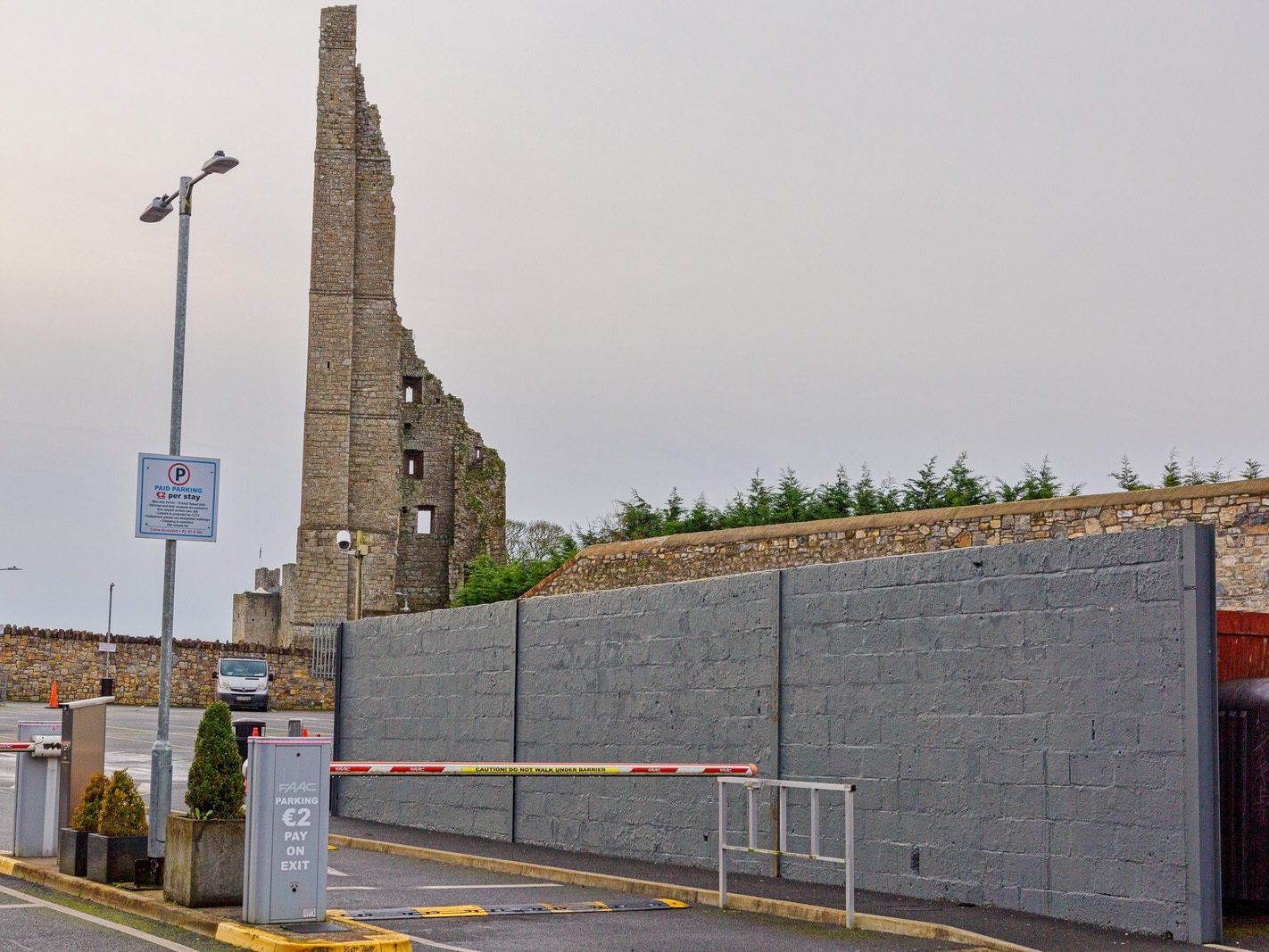 THE YELLOW STEEPLE DOMINATES THE TOWN OF TRIM [ALSO KNOWN AS ST MARYS ABBEY]-226757-1