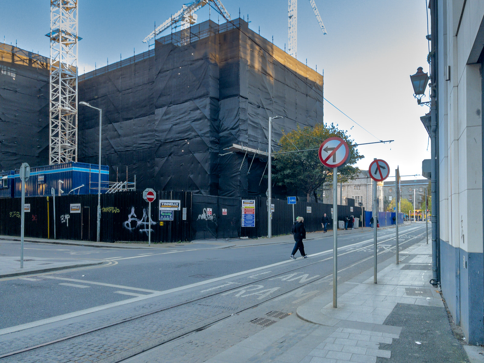 POOLBEG STREET - HOME TO MULLIGANS PUB 002