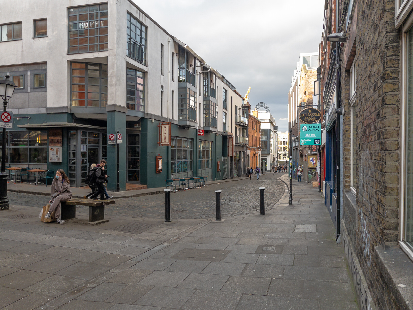 TEMPLE BAR AREA OF DUBLIN NOTHING GOING ON BUT THE RENT