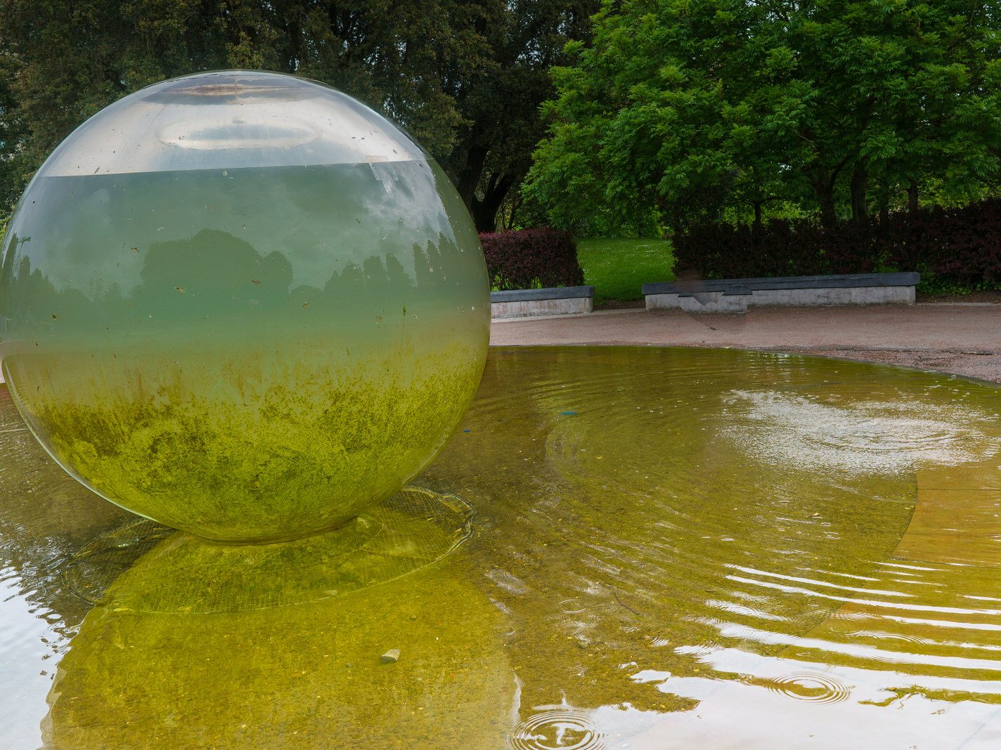 AN INTERESTING WATER FEATURE IN THE WATERFORD PEOPLES PARK 004
