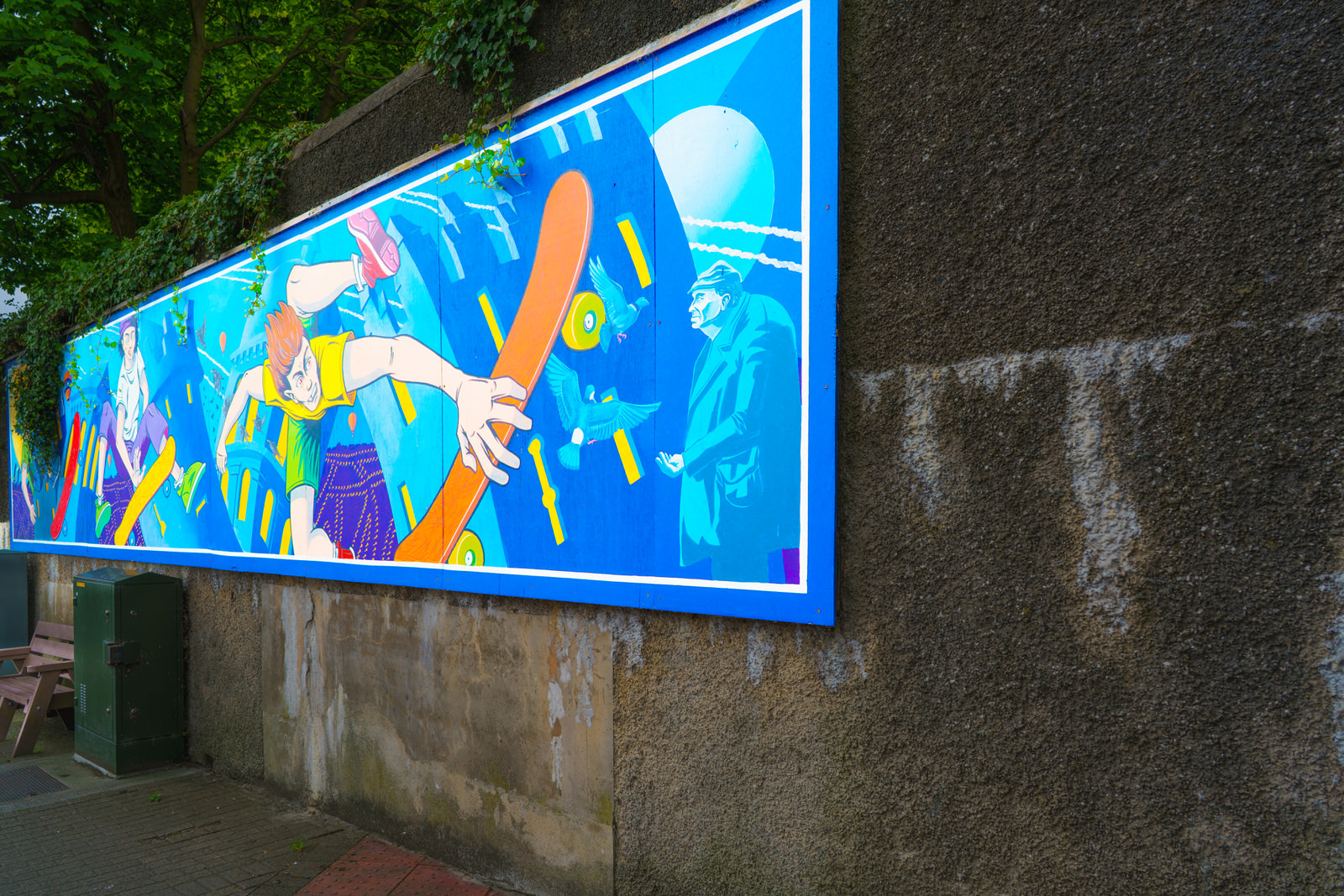 STREET ART AT ONE END OF COLLEGE STREET NEAR THE OLD ASYLUM 001