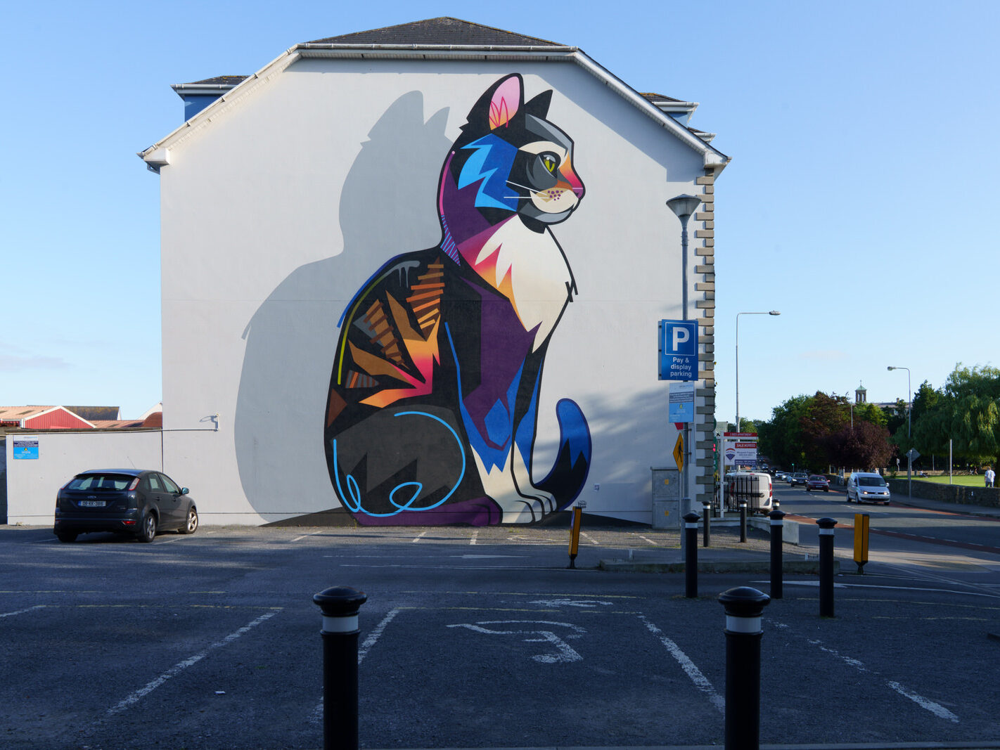 Dan Leo is a British street artist, born in London, who moved to Ireland at a young age.
