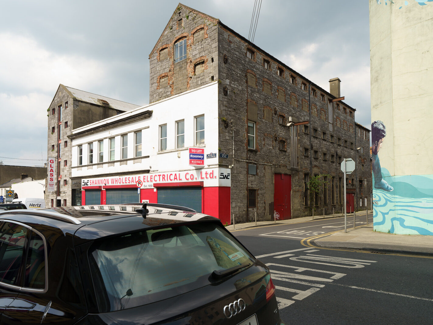 THE FISHERMEN MURAL BY FINTAN McGEE [AT THE CORNER OF ANNE STREET AND ROCHES STREET LIMERICK]-244680-1