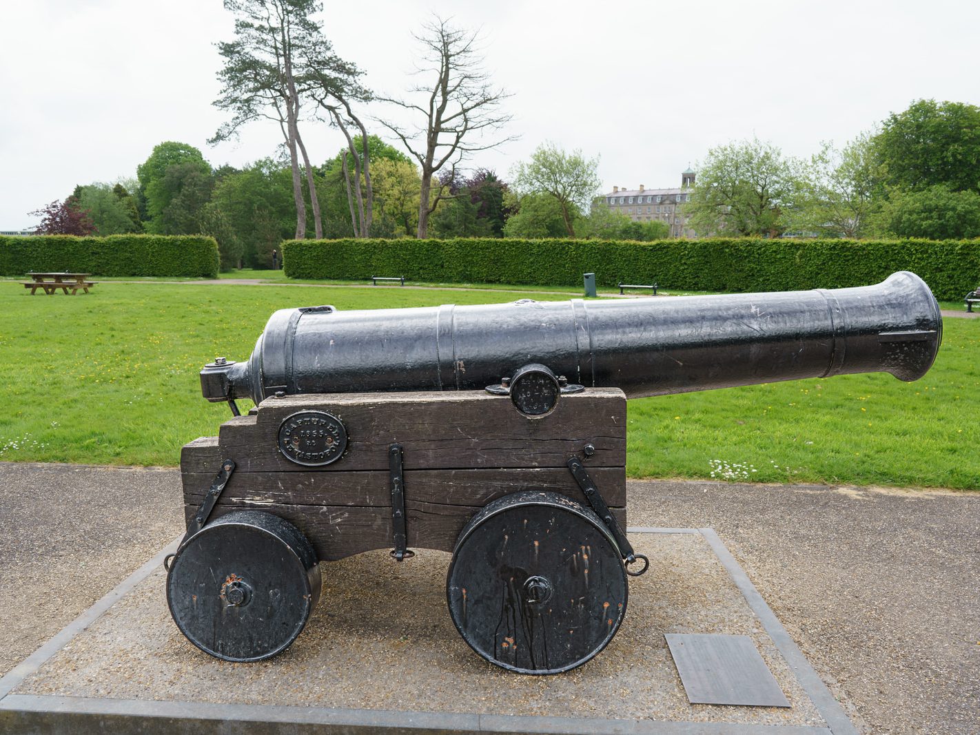 WOULD IT BE BETTER IF CANNONS WERE ONLY CREATED FOR CHILDREN TO PLAY UPON 001