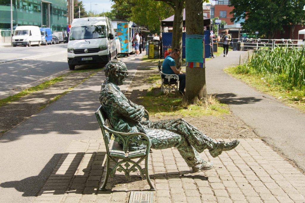 LIFE SIZED STATUE OF PATRICK KAVANAGH 004