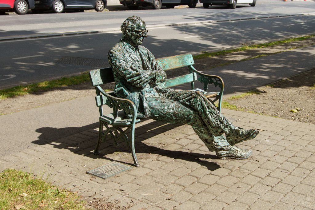 LIFE SIZED STATUE OF PATRICK KAVANAGH 005