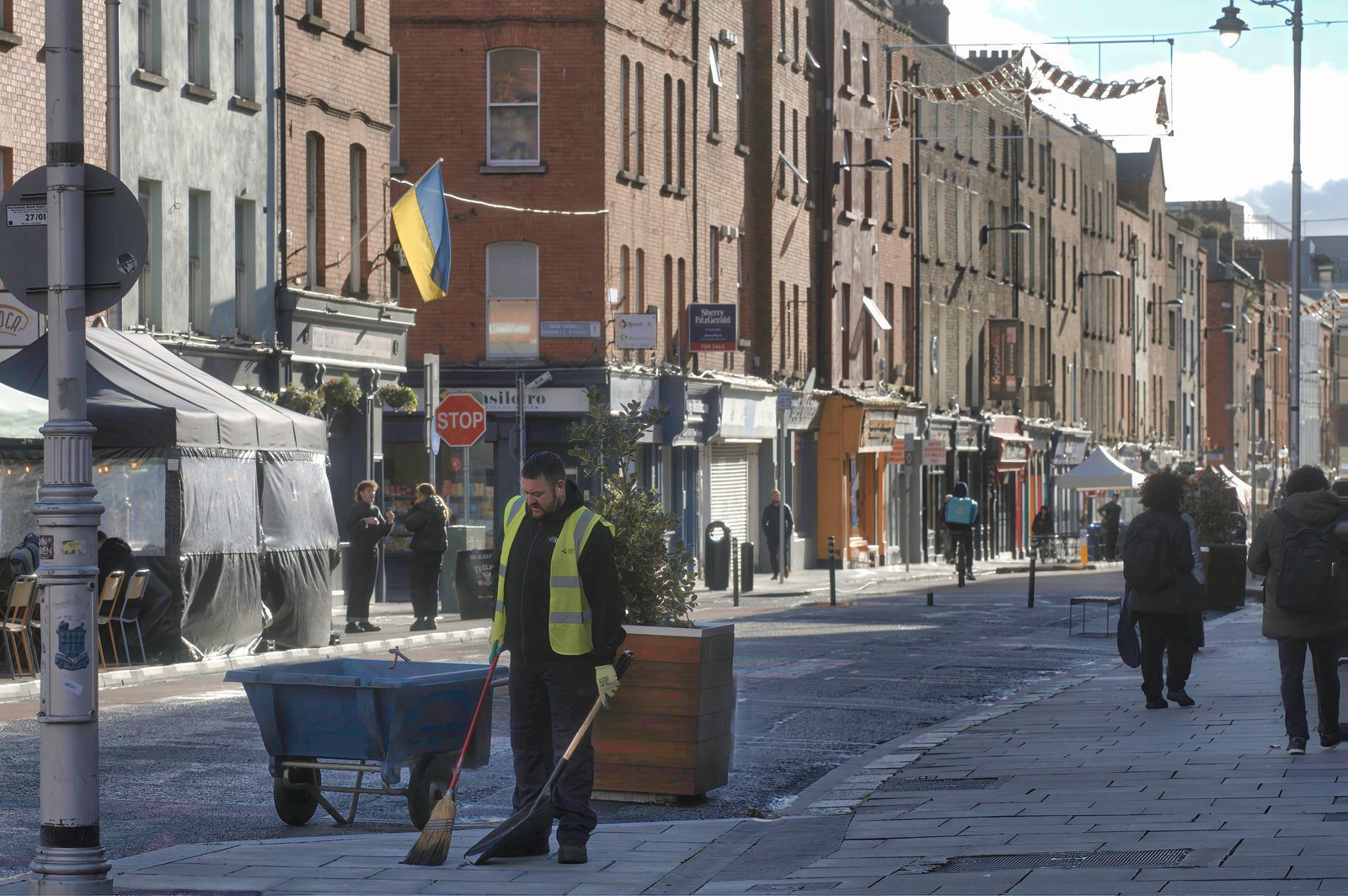 YOU MIGHT NOTICE THE CHRISTMAS DECORATIONS ON CAPEL STREET 018