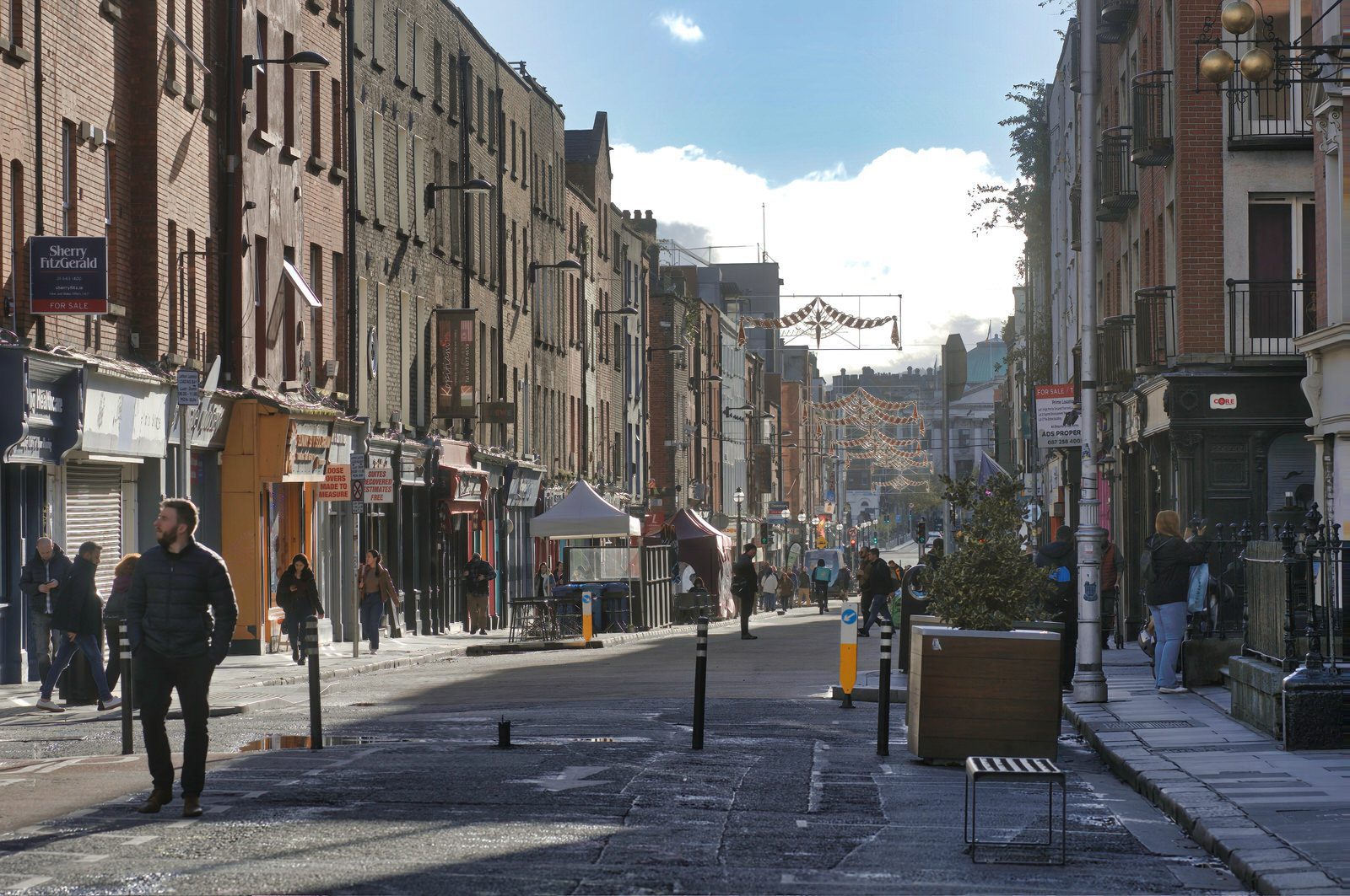 YOU MIGHT NOTICE THE CHRISTMAS DECORATIONS ON CAPEL STREET 015