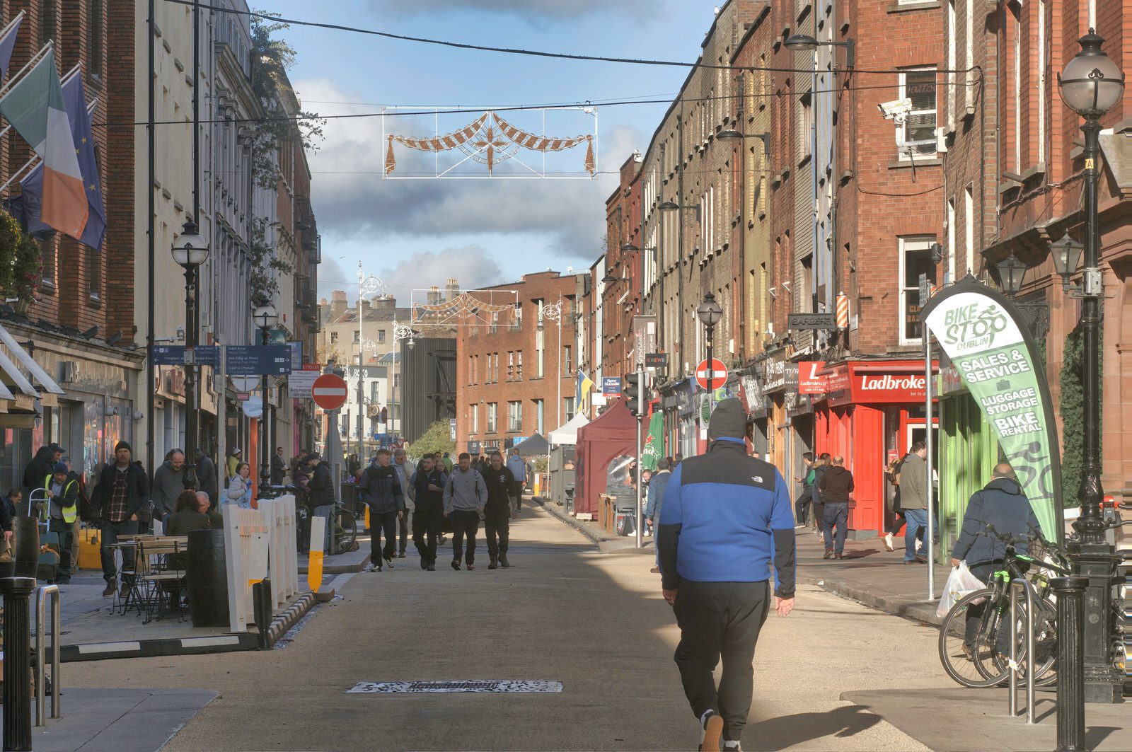 YOU MIGHT NOTICE THE CHRISTMAS DECORATIONS ON CAPEL STREET 005