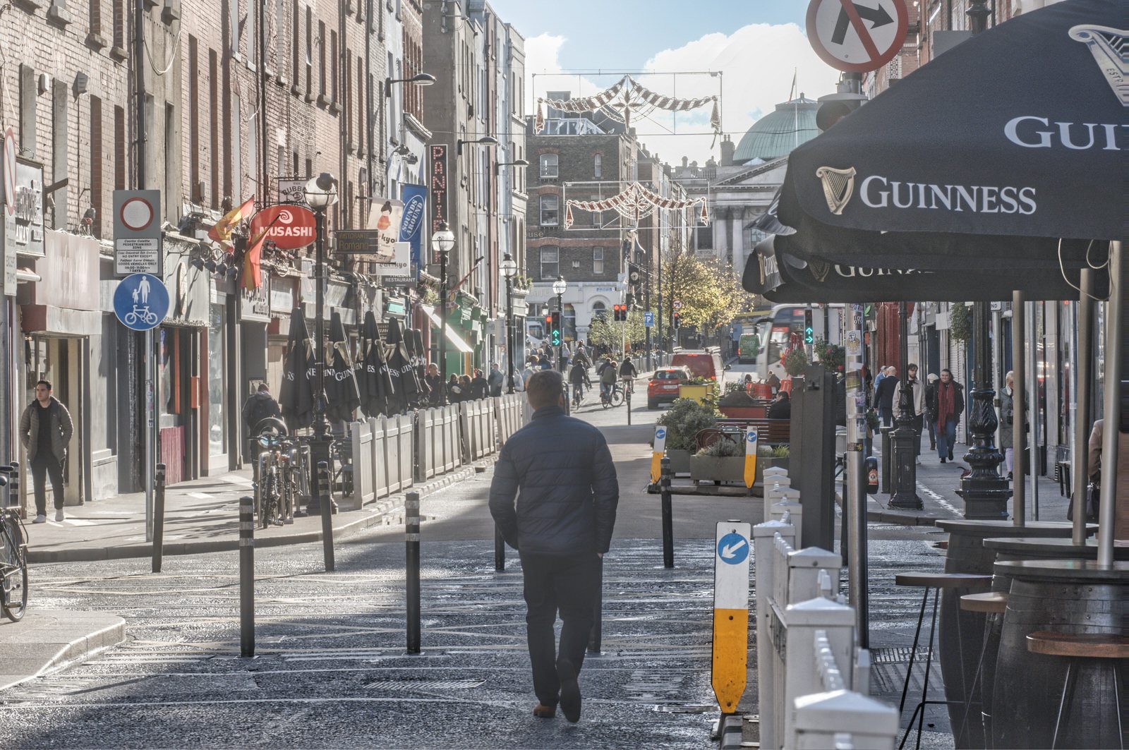 YOU MIGHT NOTICE THE CHRISTMAS DECORATIONS ON CAPEL STREET 006