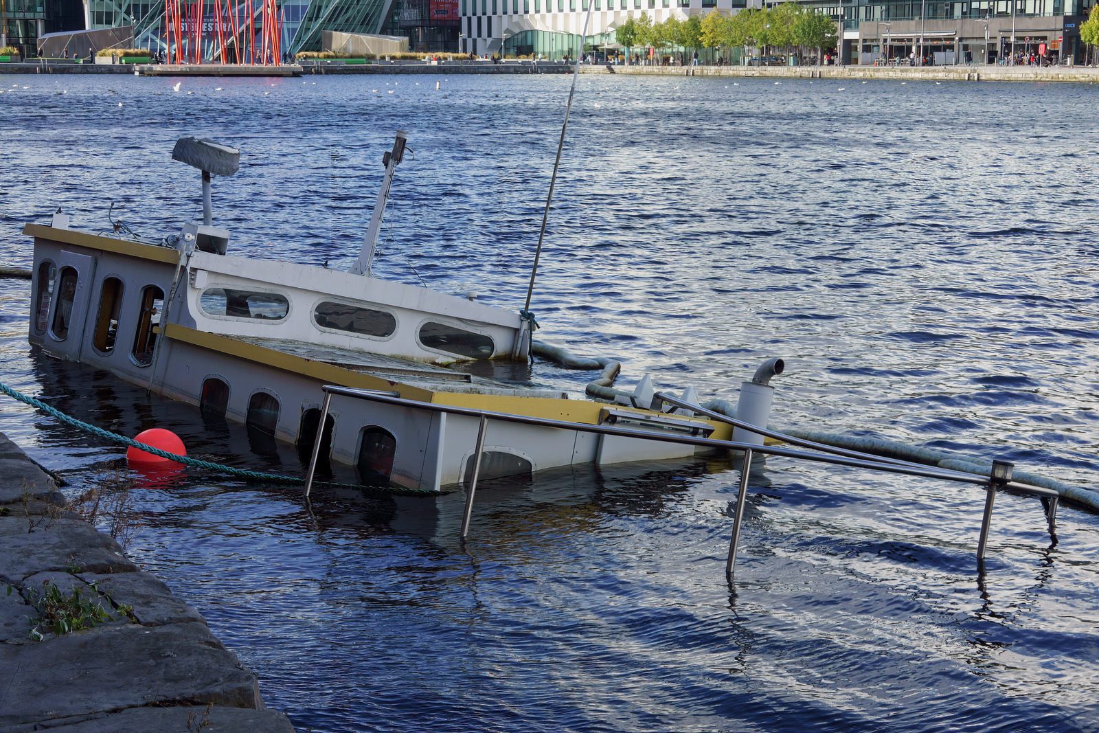 BOATS IN DISTRESS AT CHARLOTTE QUAY GRAND CANAL DOCK  010