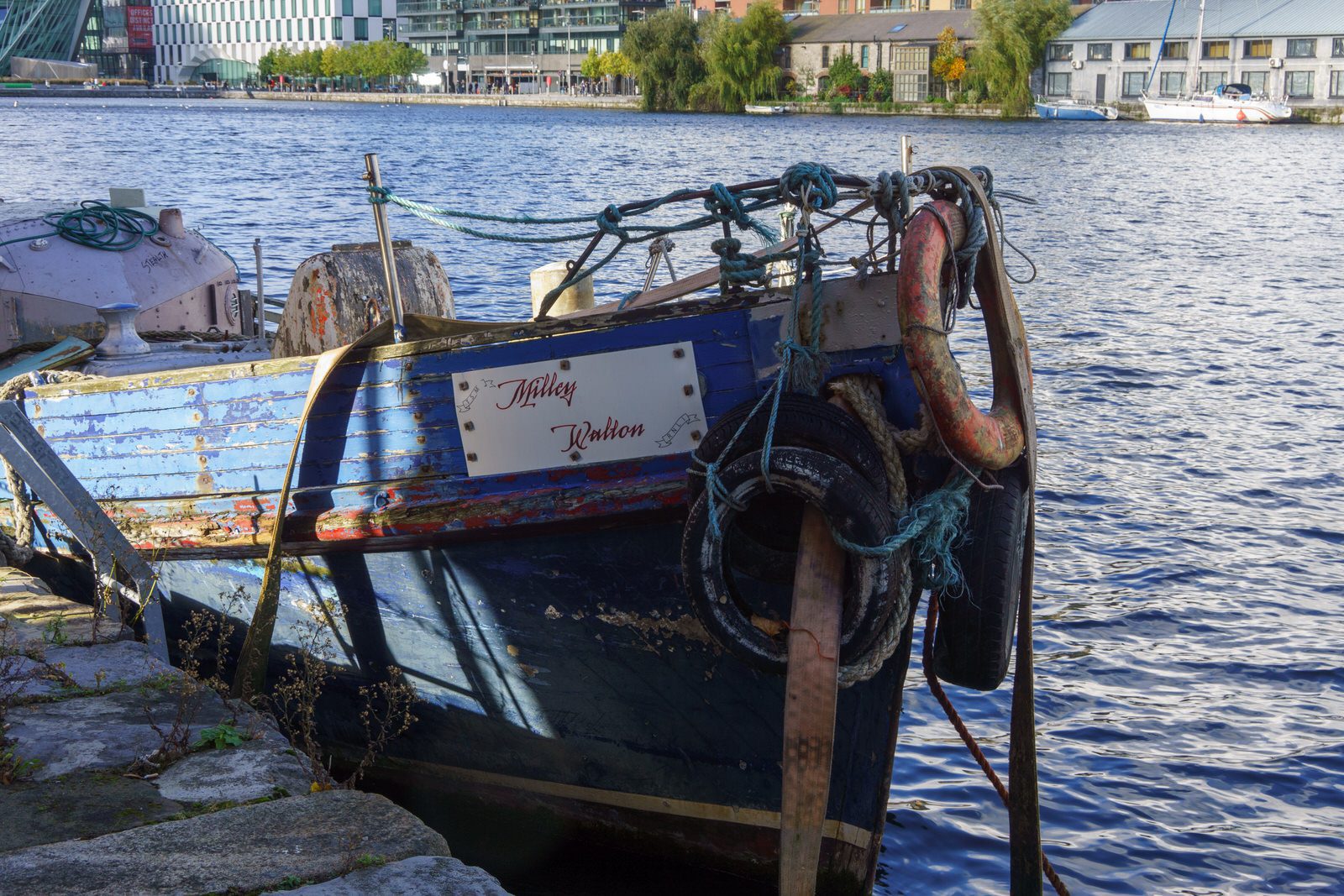 BOATS IN DISTRESS AT CHARLOTTE QUAY GRAND CANAL DOCK  008