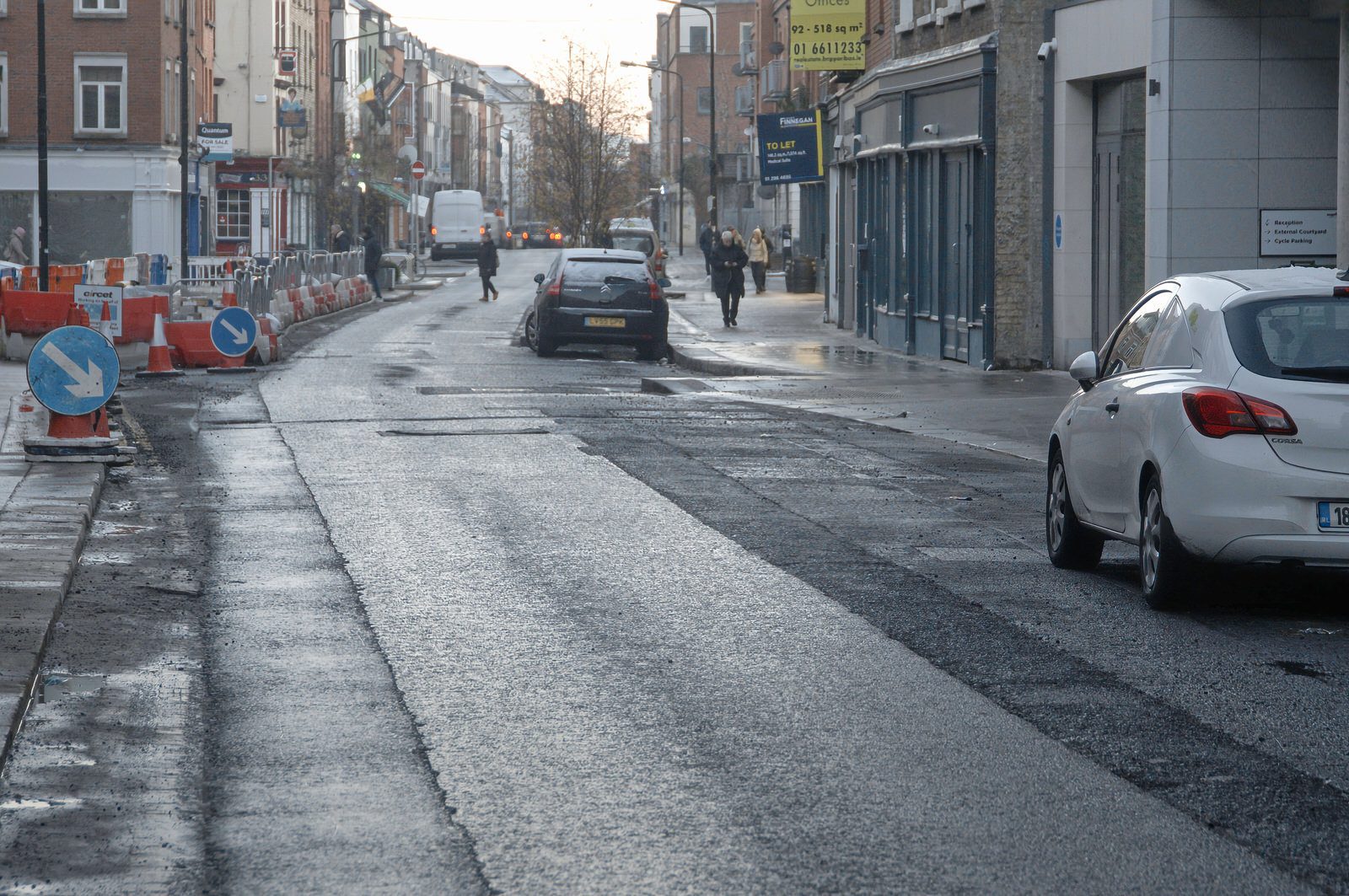 ROAD AND FOOTPATHS WERE SLIPPY BECAUSE OF ICE 001