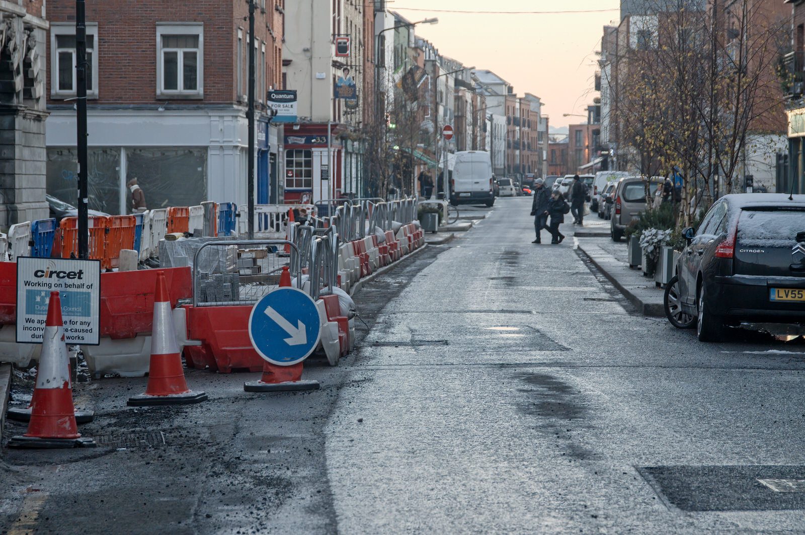 ROAD AND FOOTPATHS WERE SLIPPY BECAUSE OF ICE 004