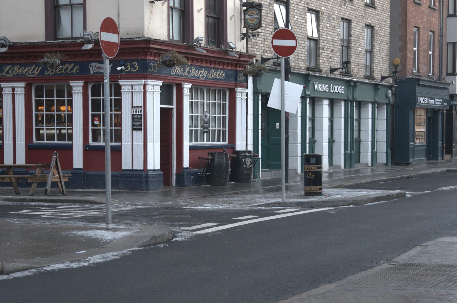 ROAD AND FOOTPATHS WERE SLIPPY BECAUSE OF ICE 011