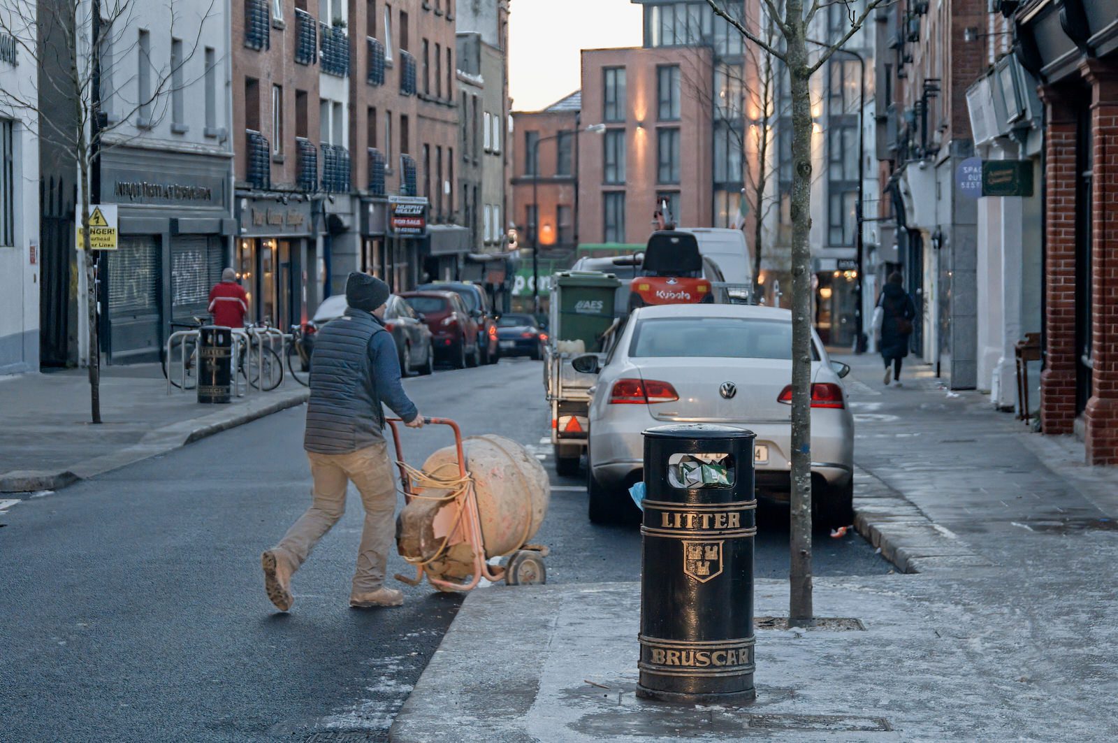 ROAD AND FOOTPATHS WERE SLIPPY BECAUSE OF ICE 025