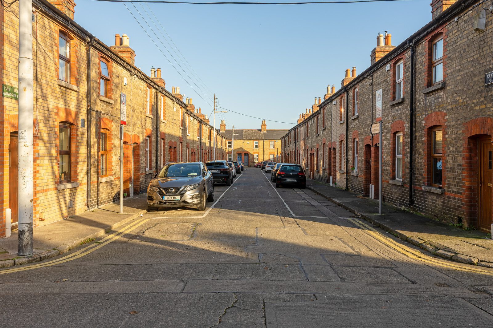 MOUNT DRUMMOND AVENUE ONCE KNOWN AS HEN AND CHICKEN LANE 014