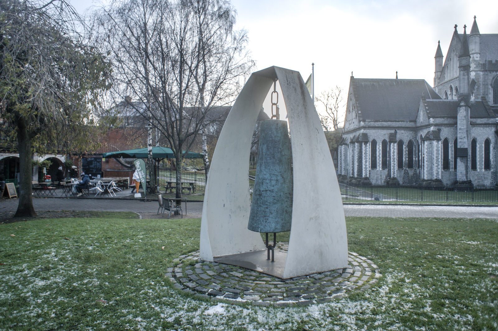 THE LIBERTY BELL SCULPTURE BY VIVIENNE ROCHE 004