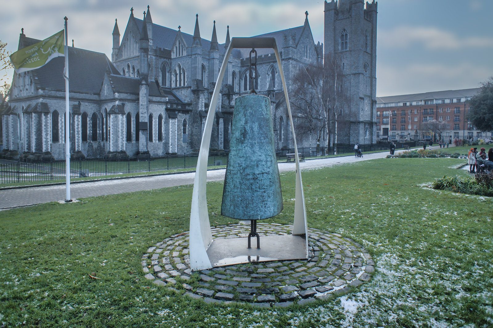 THE LIBERTY BELL SCULPTURE BY VIVIENNE ROCHE 003