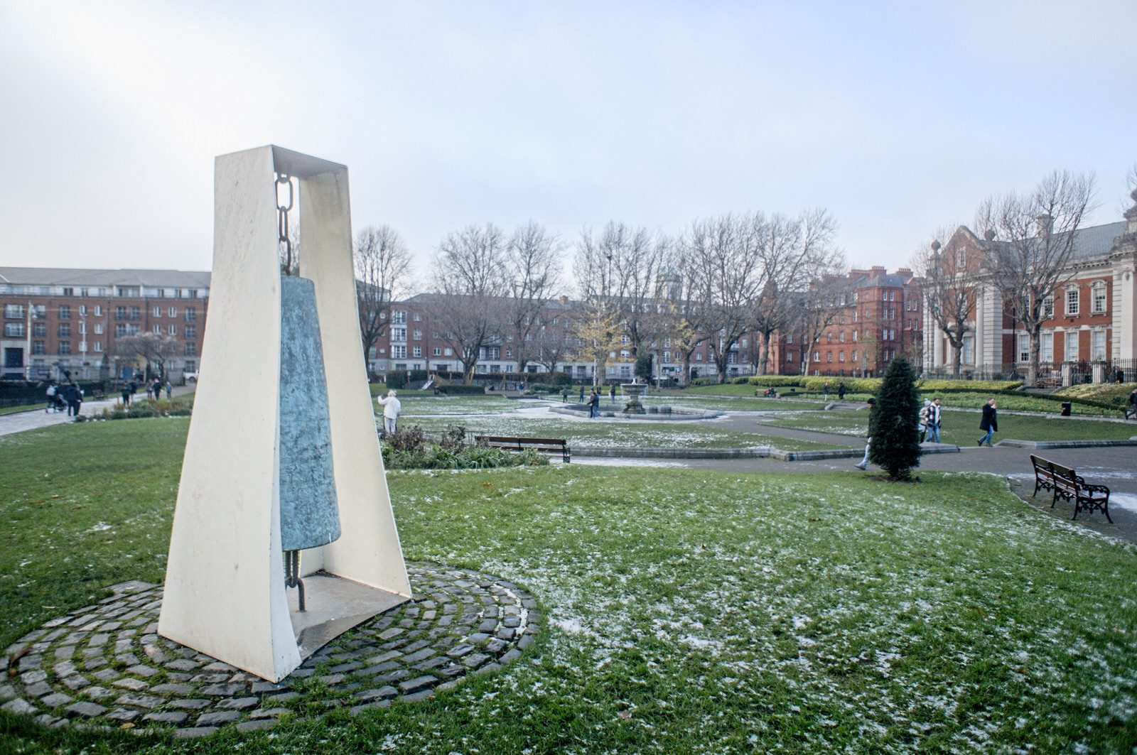 THE LIBERTY BELL SCULPTURE BY VIVIENNE ROCHE 002