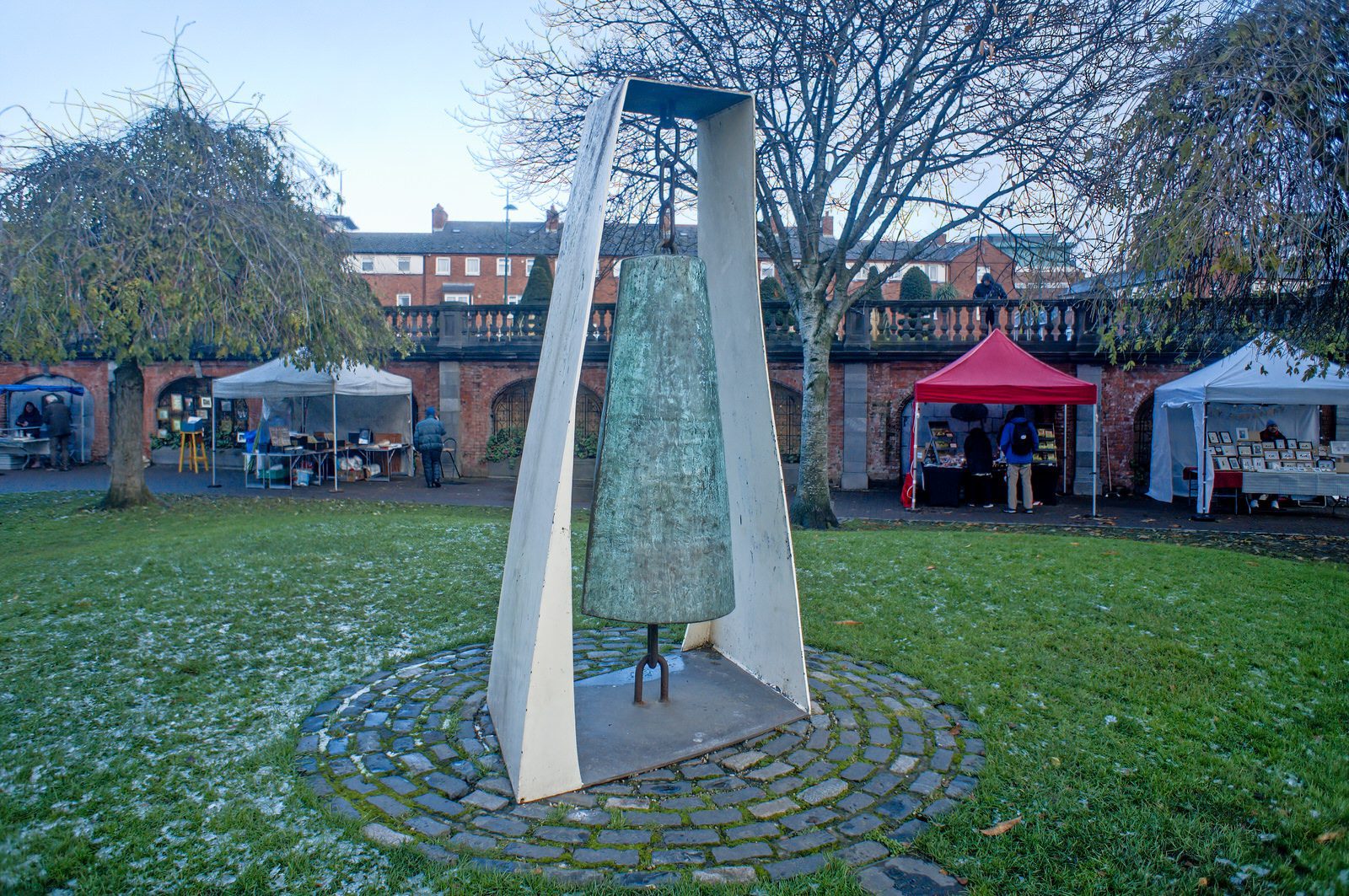 THE LIBERTY BELL SCULPTURE BY VIVIENNE ROCHE 009