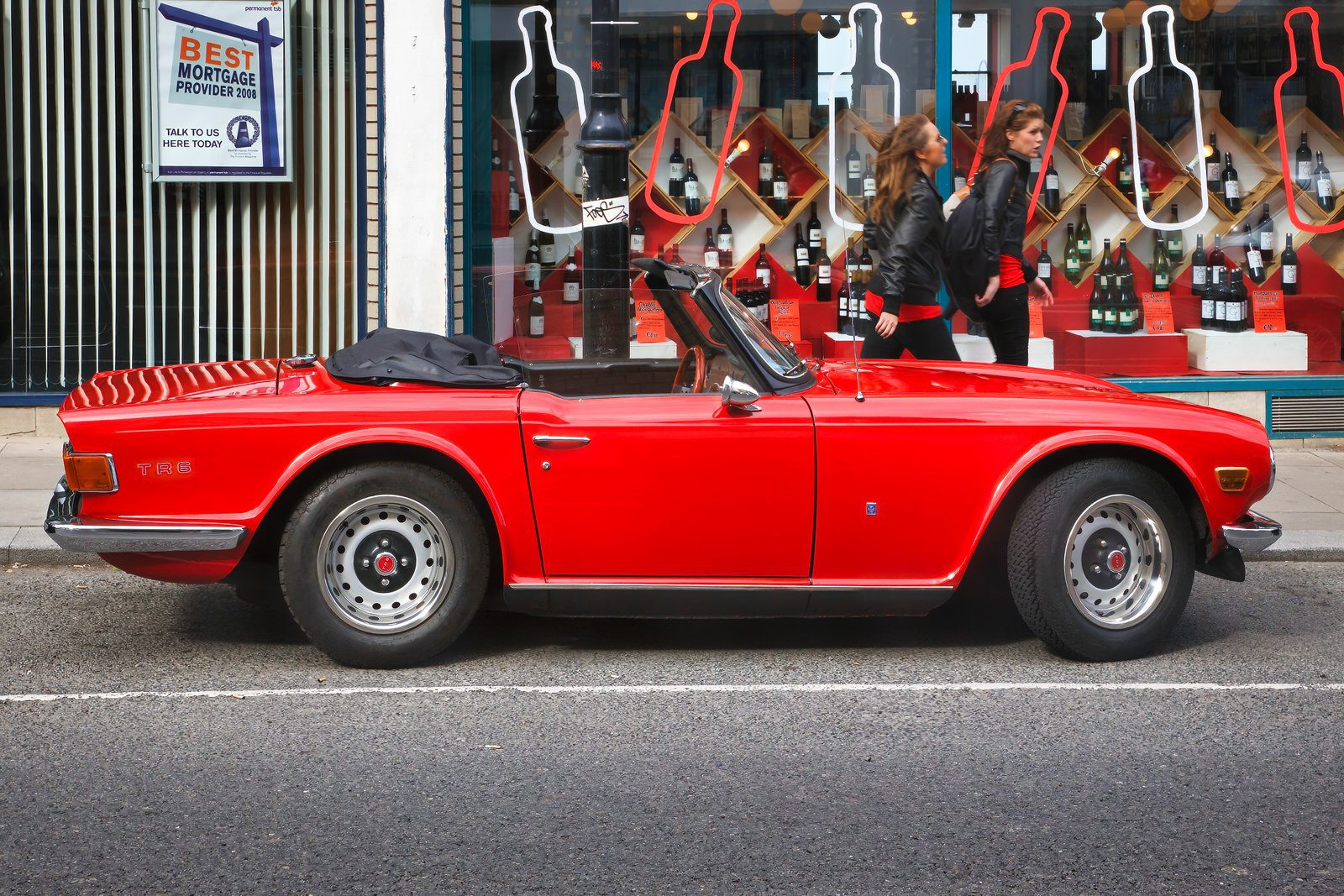 RED TRIUMPH TR6 ZV 8581 003